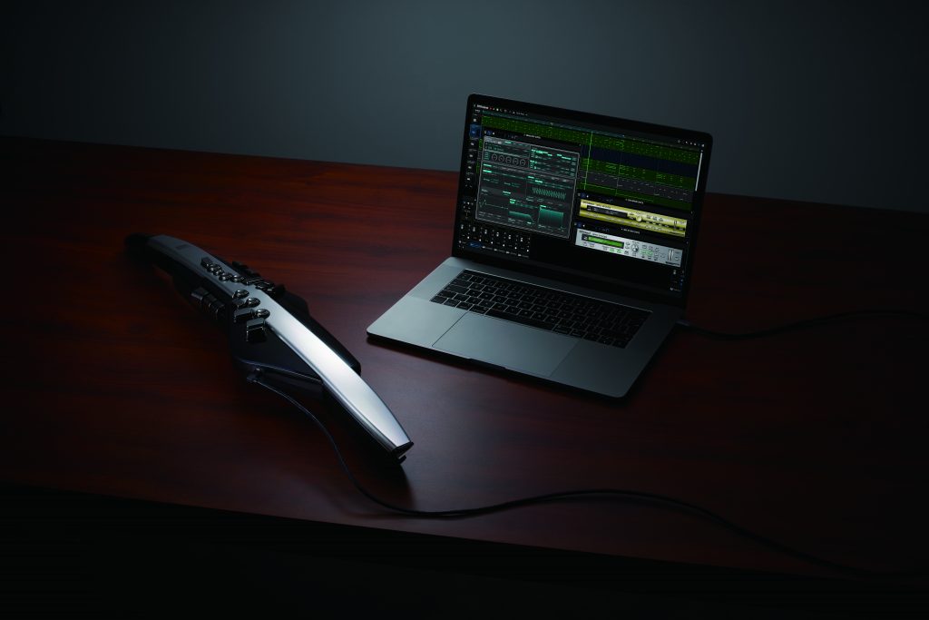 ROLAND Aerophone Pro AE-30をPC接続したイメージ画像 USB MIDI機能搭載