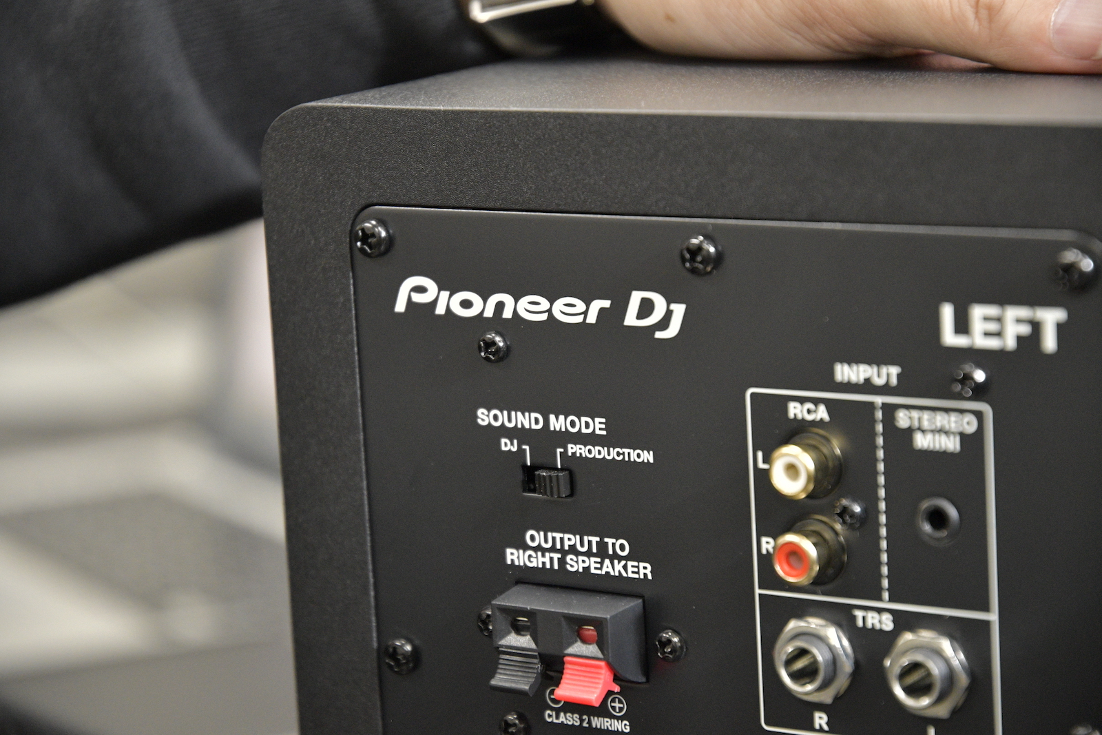 Pioneer DJ DM-50Dのバックパネル画像