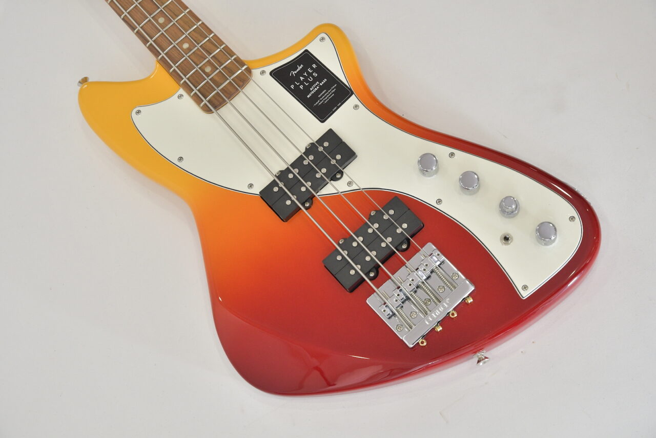 ニューボディシェイプ Fender Player Plus Active Meteora Bass