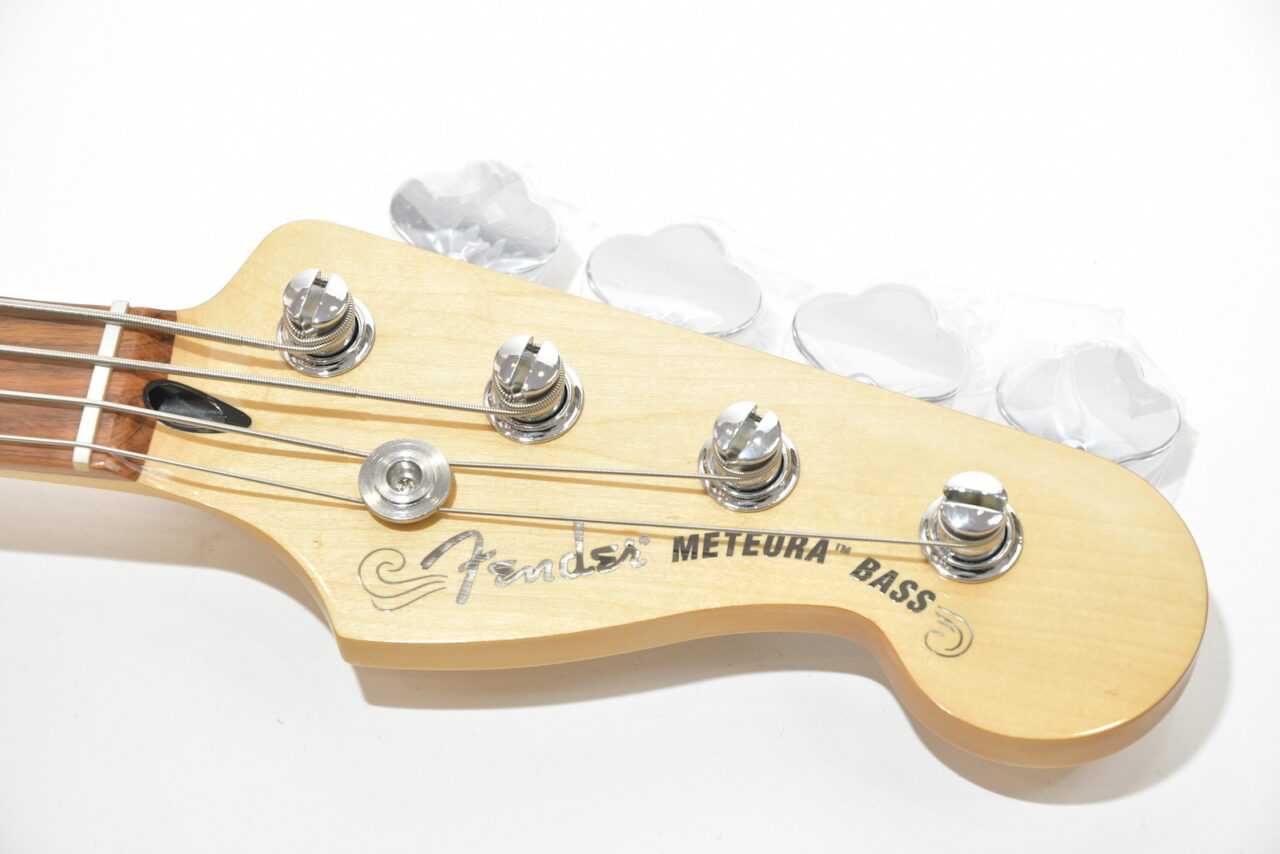 ジャズマスター的イラストレーション入りのヘッド Fender Player Plus Active Meteora Bass