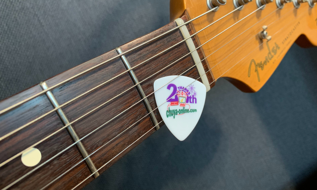 chuya-online.com 20周年記念ロゴが入ったギターピックが発売