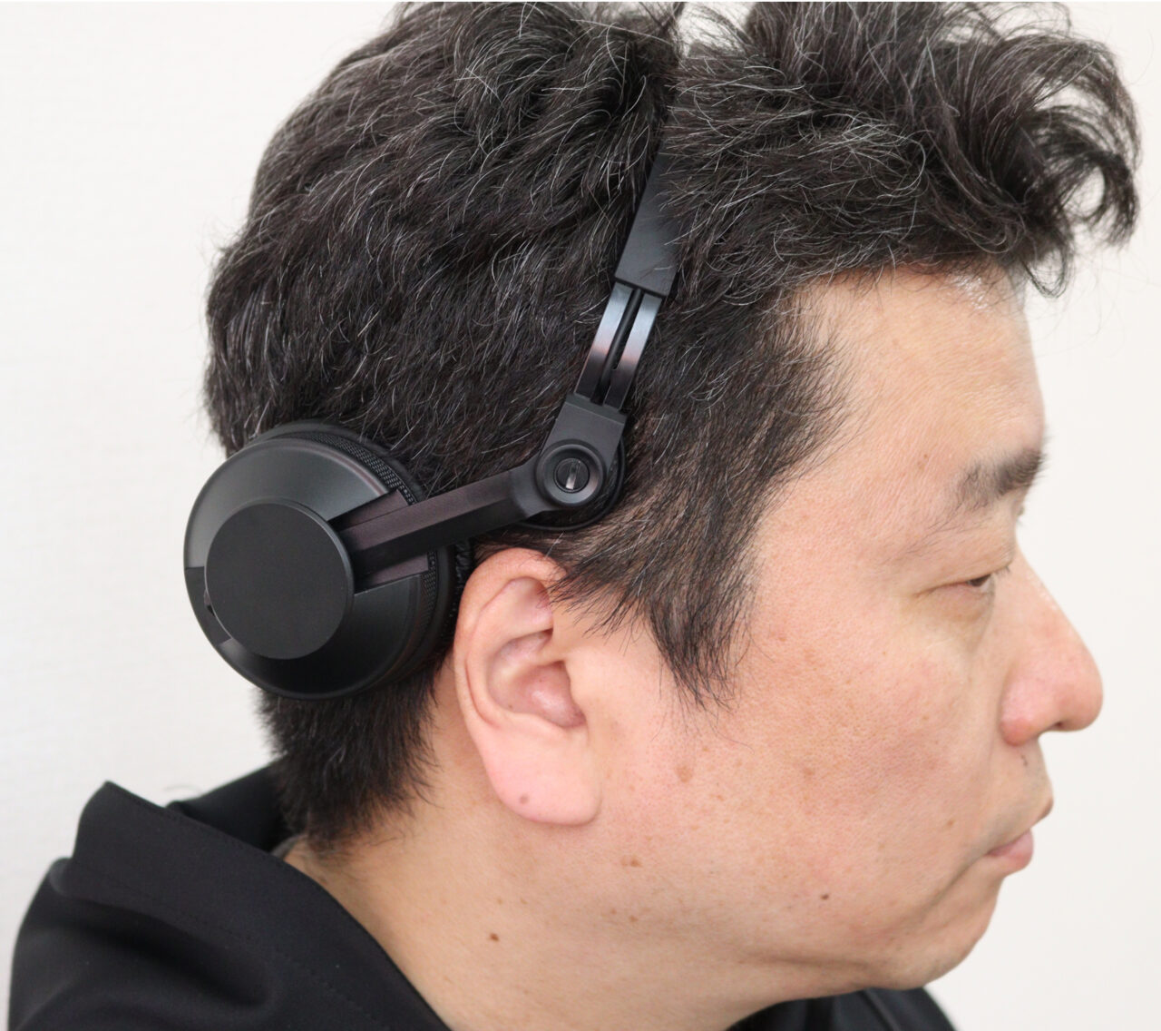 Pioneer DJ HDJ-CX イヤーカップ部分をずらして片耳モニタリング