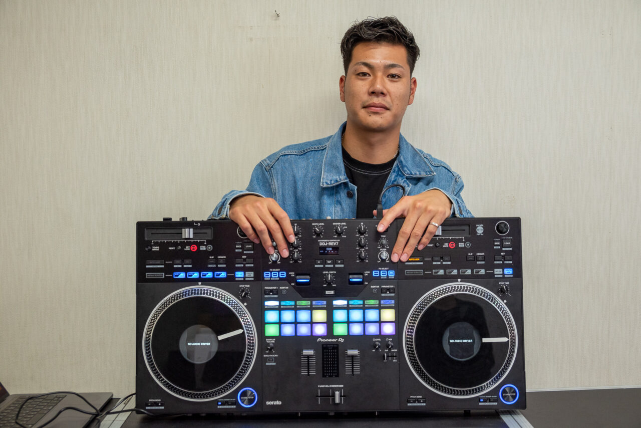 DJ kid氏とPioneer DJ DDJ-REV7