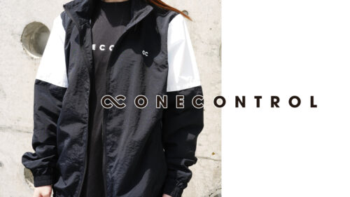 One Control（ワンコントロール）から ブラックを基調にホワイトを組み合わせたデザインの「ロゴ入りトラックジャケット」が発売！