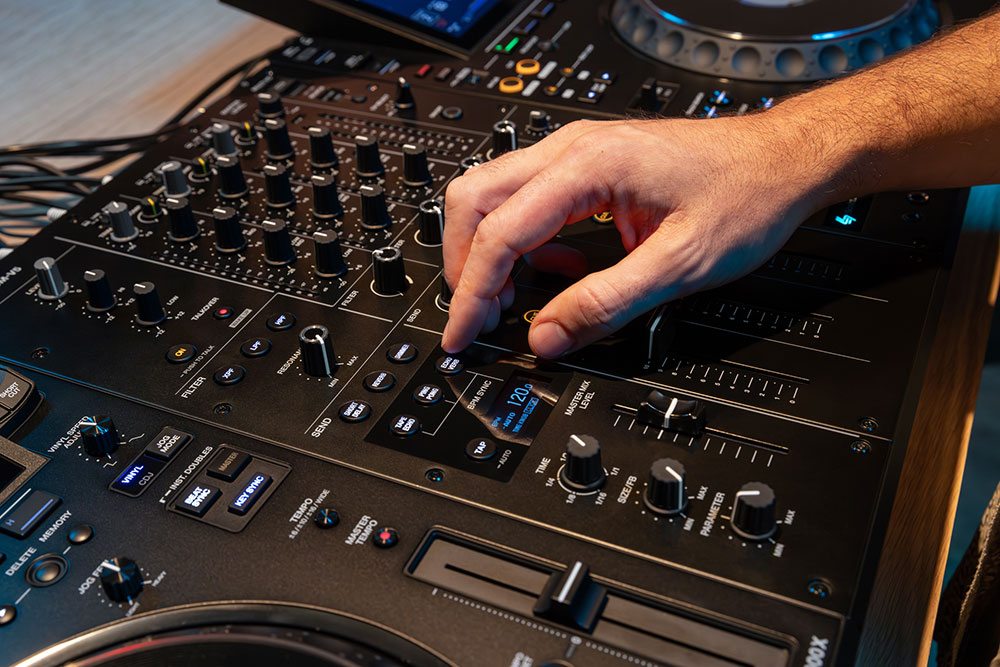 AlphaTheta DJM-V5 3channel DJ MIXER 3ch プロフェッショナルDJミキサー