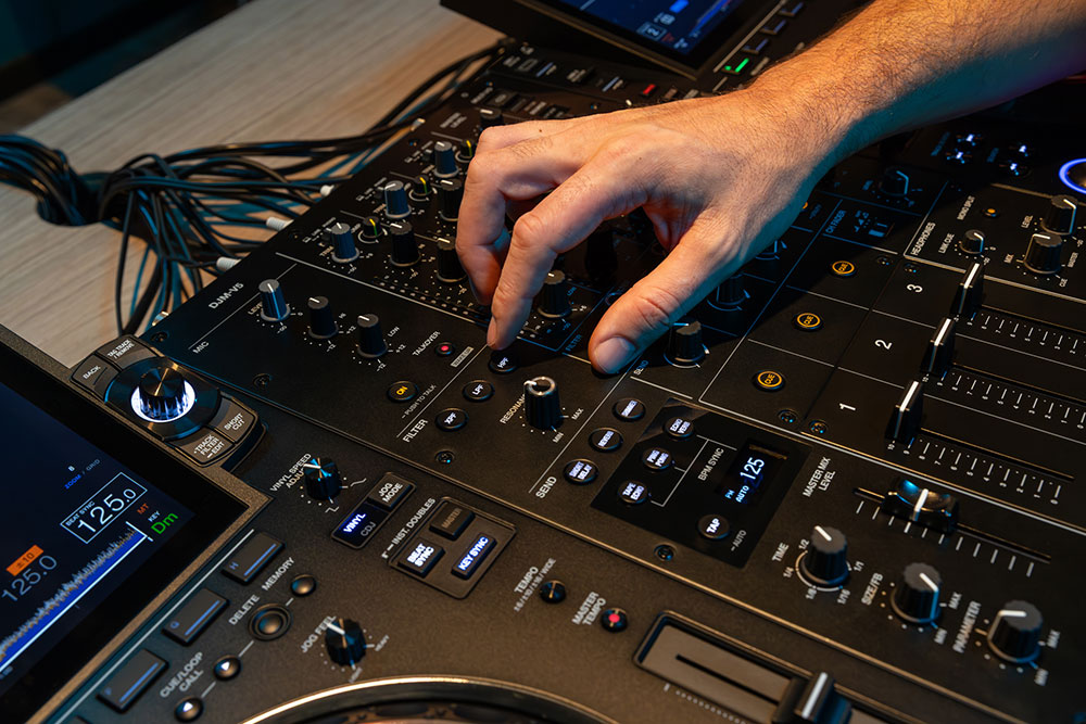 AlphaTheta DJM-V5 3channel DJ MIXER 3ch プロフェッショナルDJミキサー