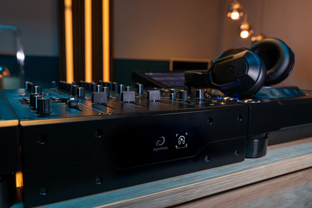 AlphaTheta DJM-V5 3channel DJ MIXER 3ch プロフェッショナルDJミキサー