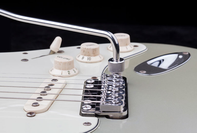 ヨーロッパで開発されたストラトキャスターのための画期的な次世代トレモロ