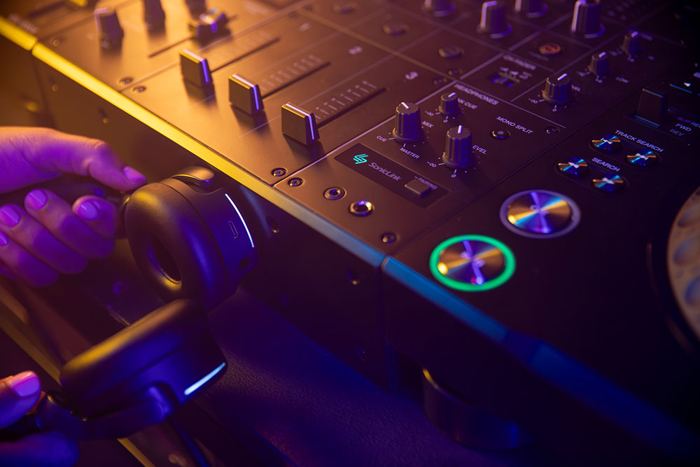 タッチペアリング搭載で進化したSonicLinkが叶える、自由なDJパフォーマンス