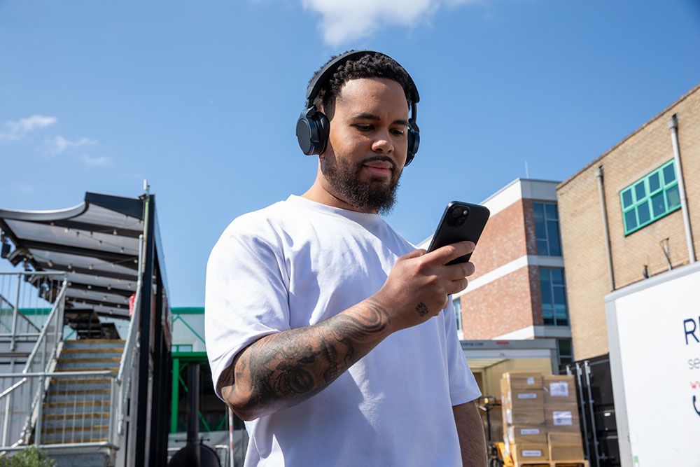 専用アプリ「HEADPHONES CONNECT」で自分好みにカスタマイズ